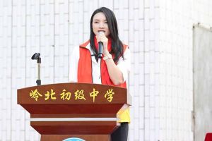 开云(中国)集团陈文舒一行到湛江爱心助学